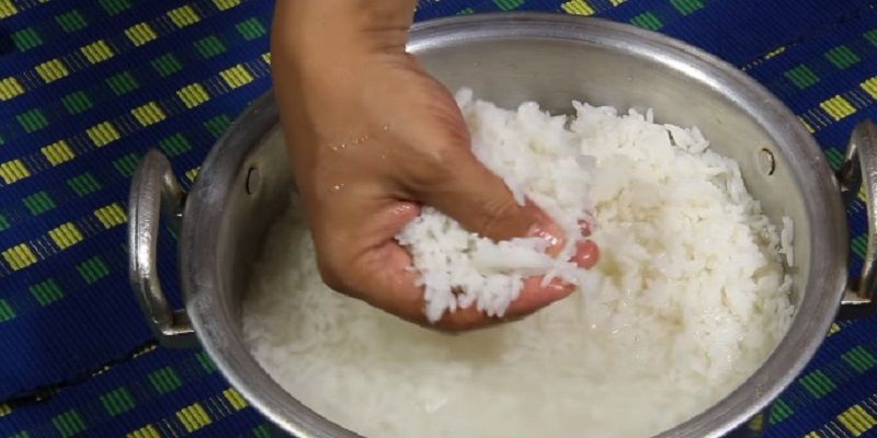 Can I leave cooked rice in water overnight