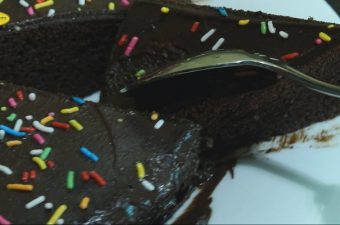 How to make chocolate sponge cake without oven