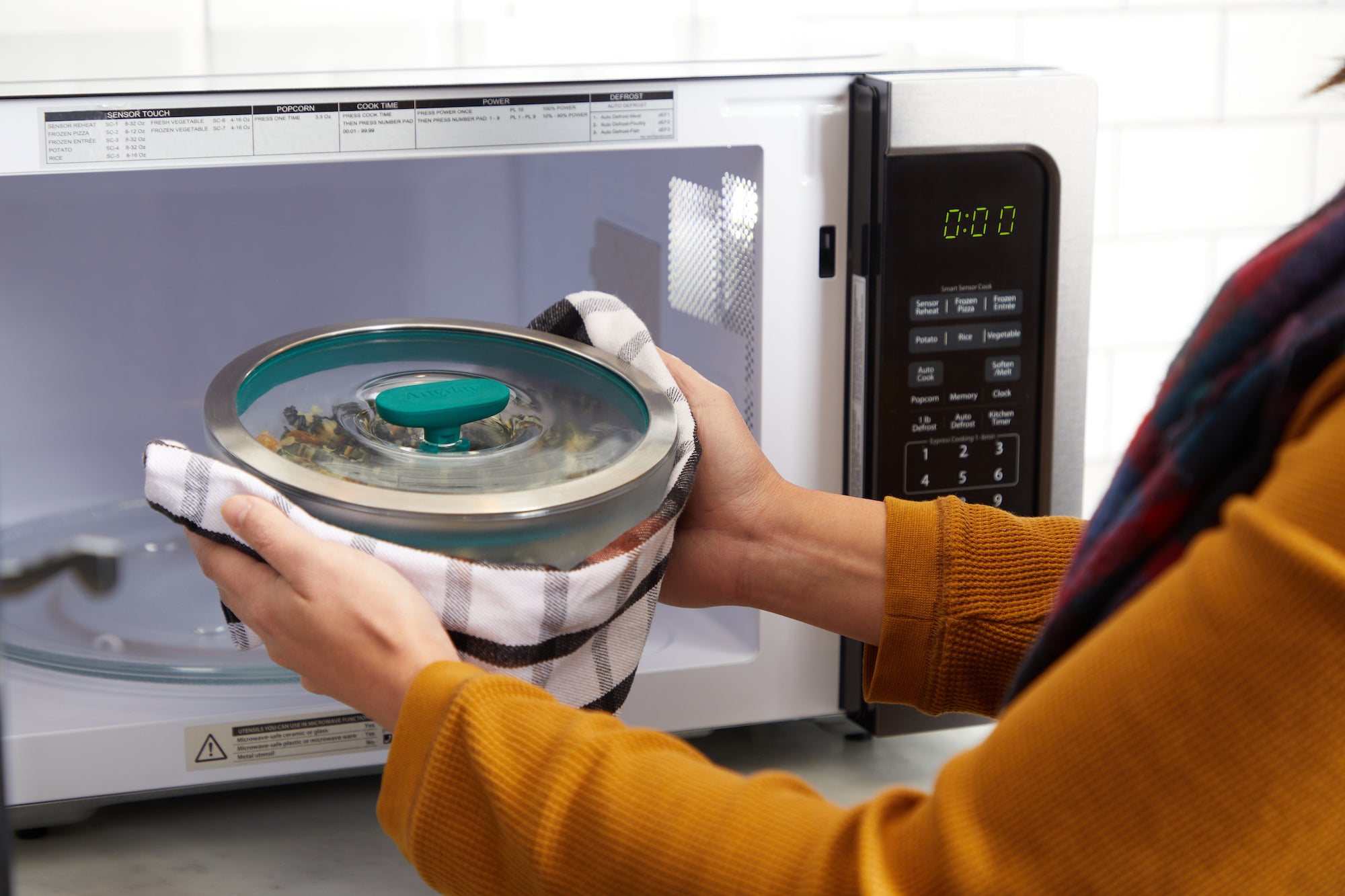 Can You Put Metal in the Microwave?